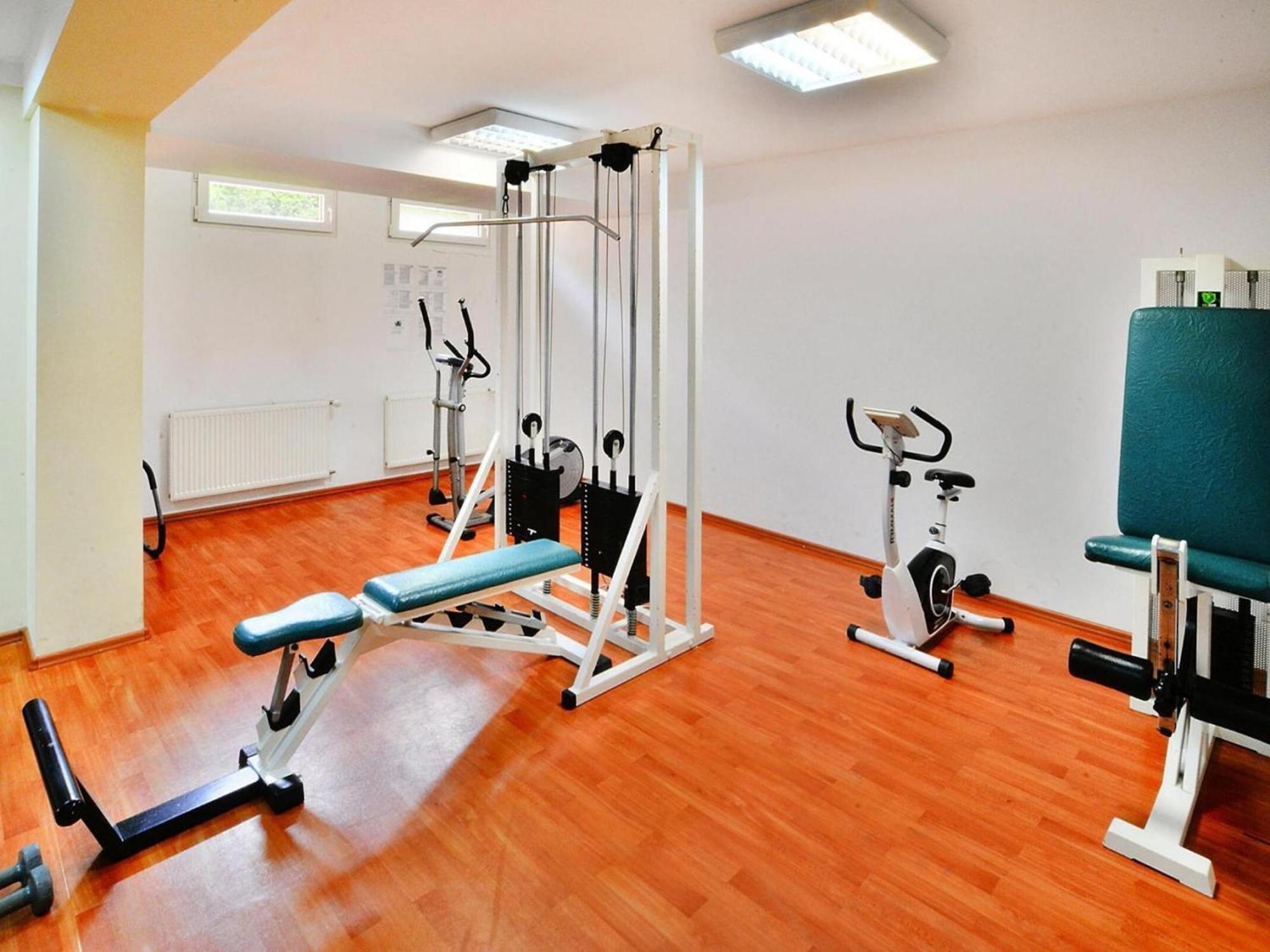 Apartment Apartment, *