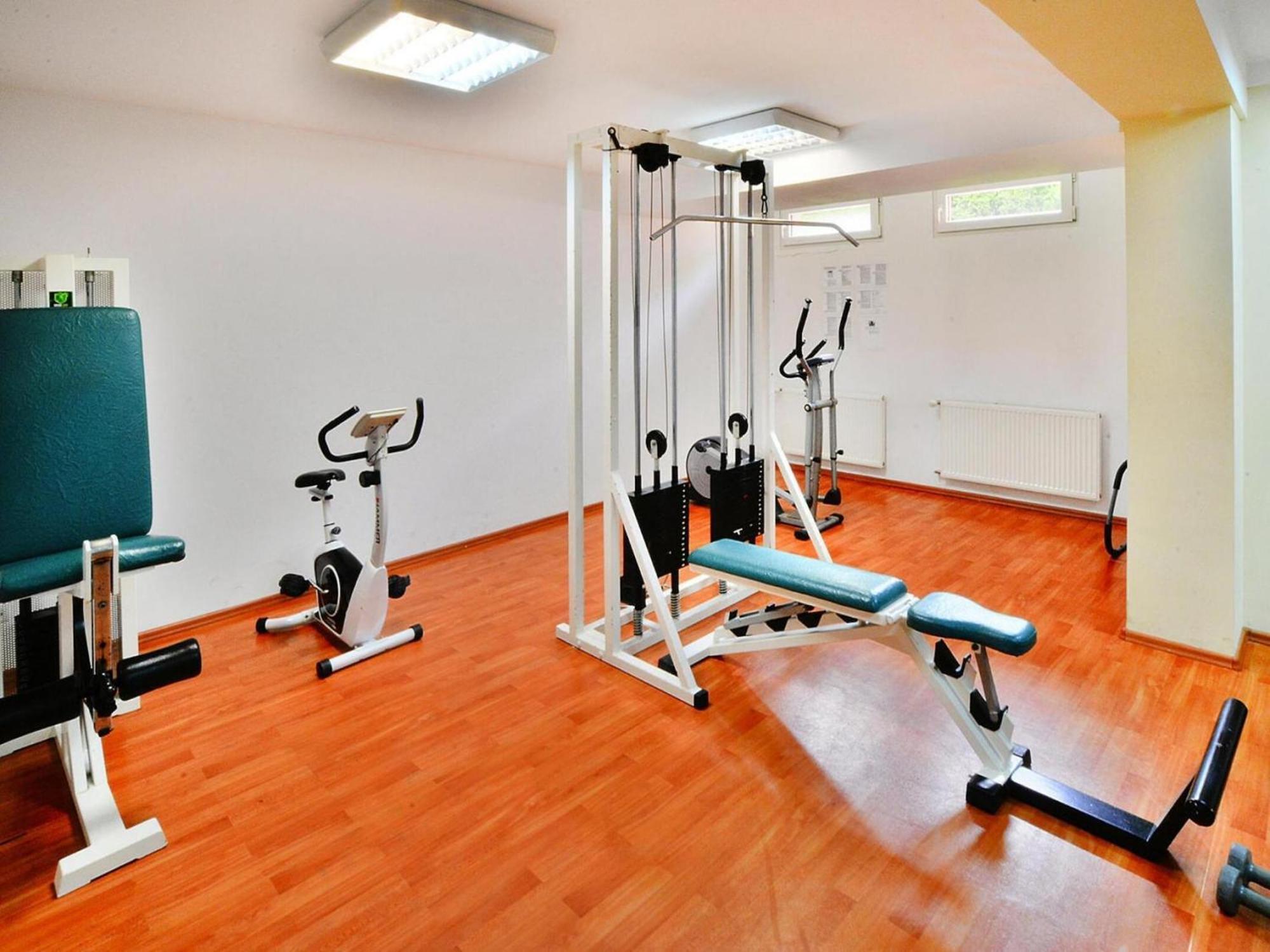 Apartment Apartment, *